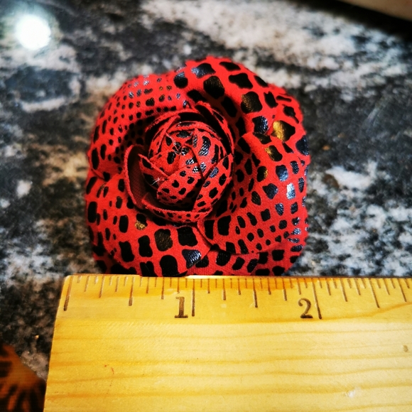 Vintage Red and Black Snakeskin Pattern Fabric Flower Brooch - Picture 9 of 9